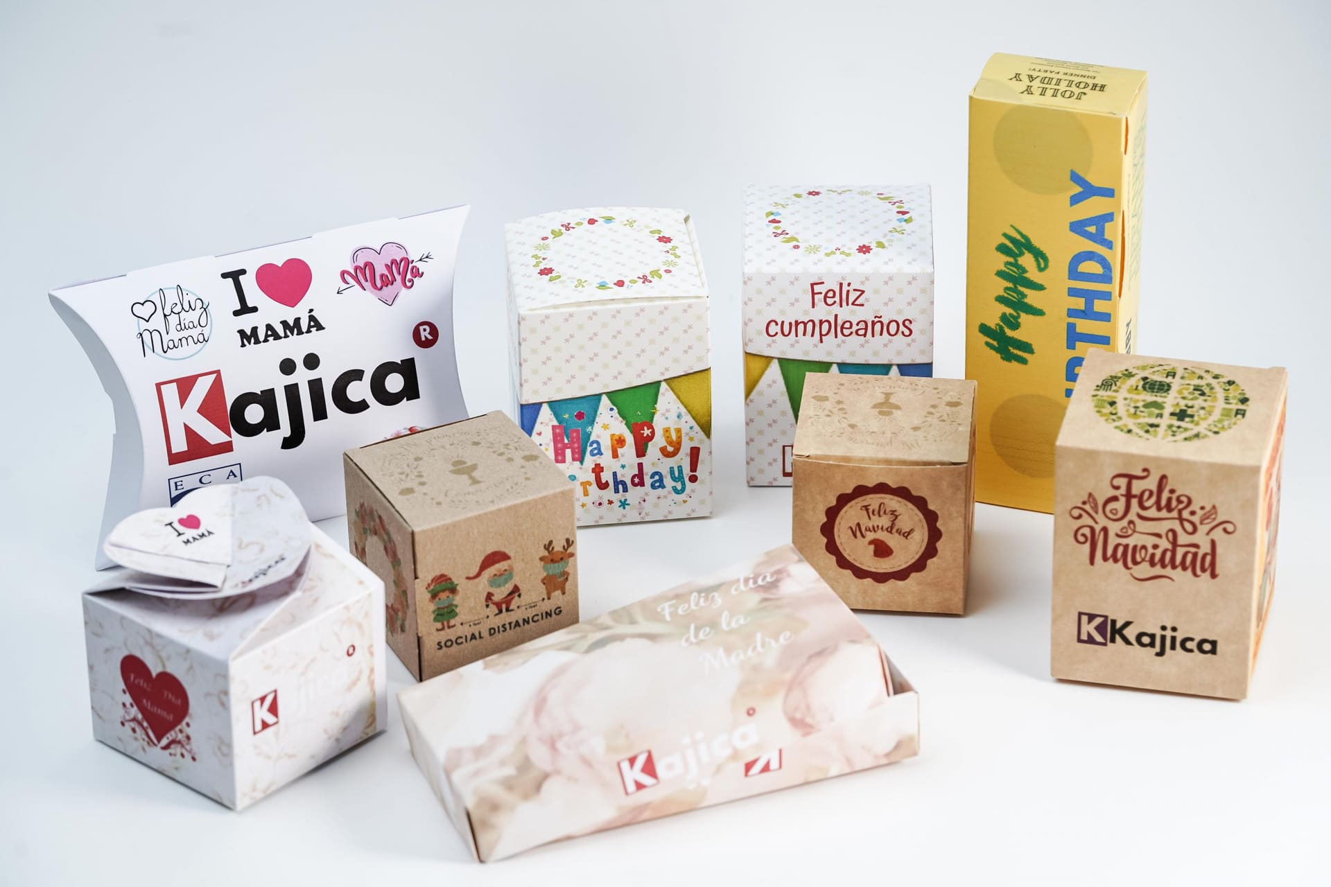 Ejemplos de cajas personalizadas con marca propia, incluida la marca Kajica, impresas sobre cartulina pretroquelada