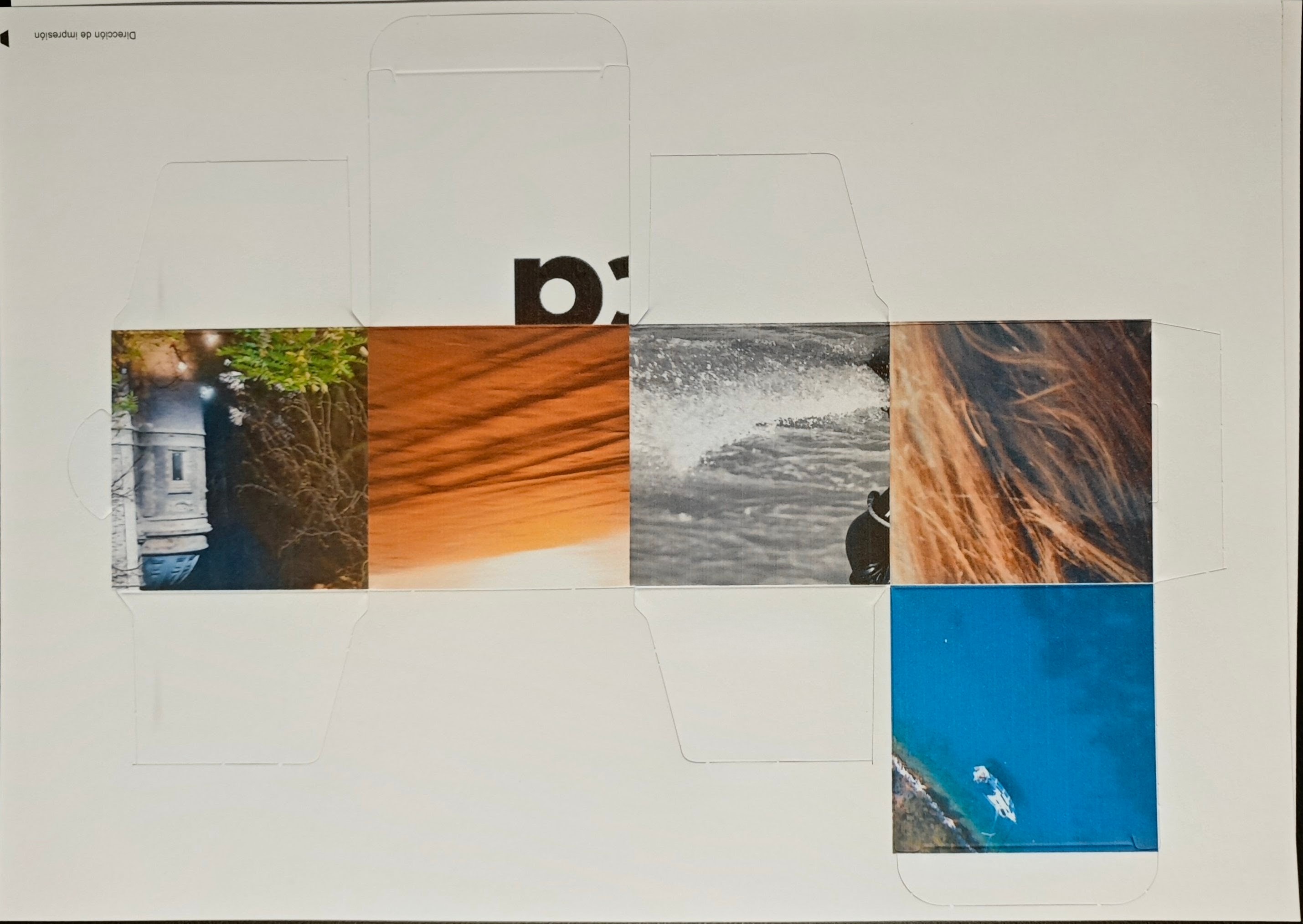 Hoja de cartulina Kajica recién impresa con el puzzle de fotos, lista para recortar y montar
